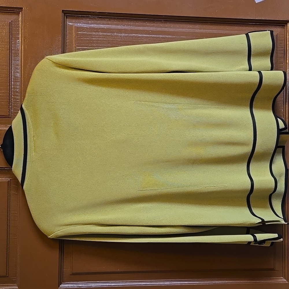 Misook-Knit chartreuse sweater with black trim Size M. - Picture 9 of 12